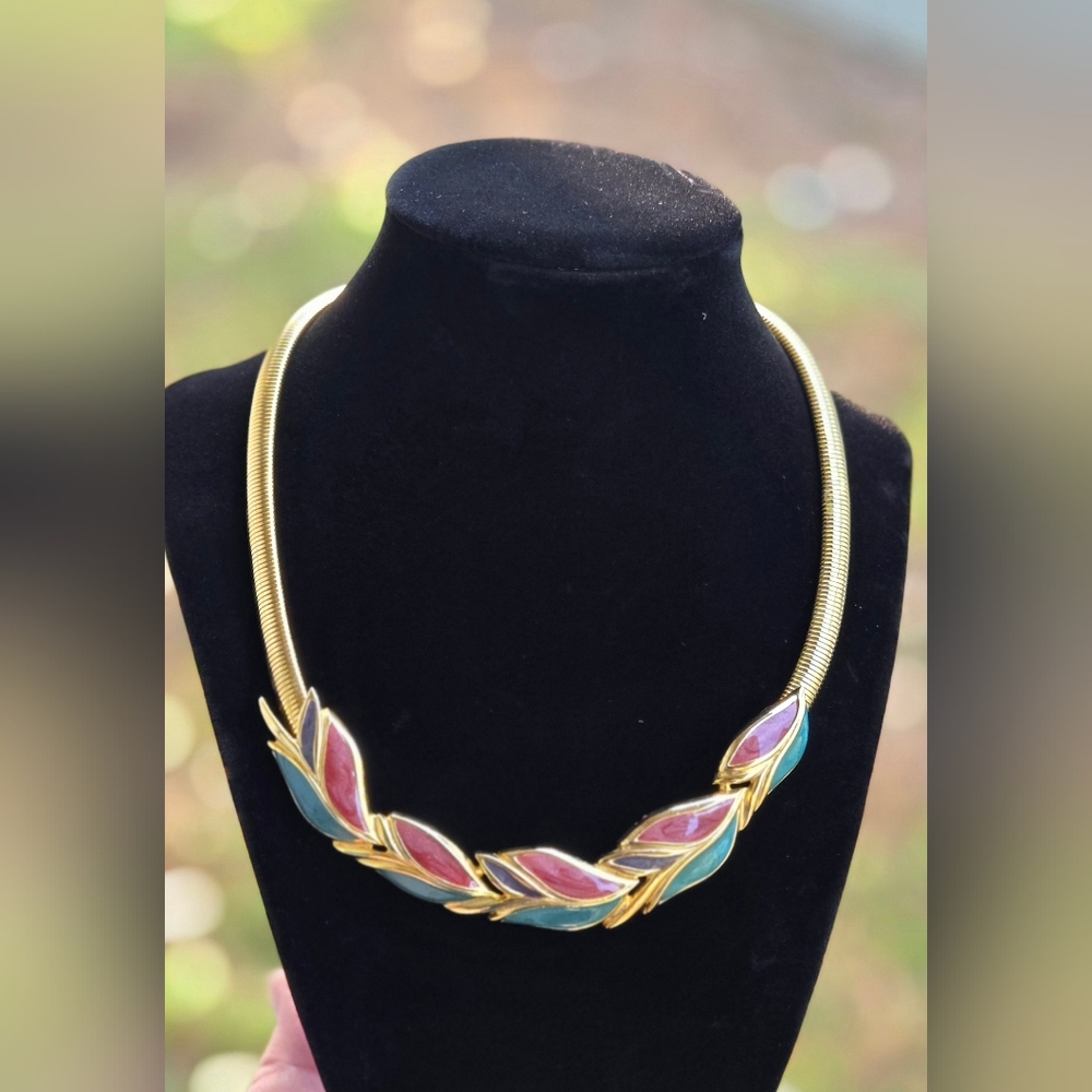 New Vintage Gold Tone Necklace